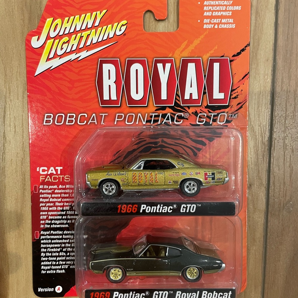 NIB Johnny Lightning Royal Bobcat Pontiac GTO 2021 Set
